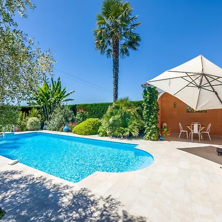 In With Pool, Cleaning Included Сasa de vacaciones Barry-d'Islemade