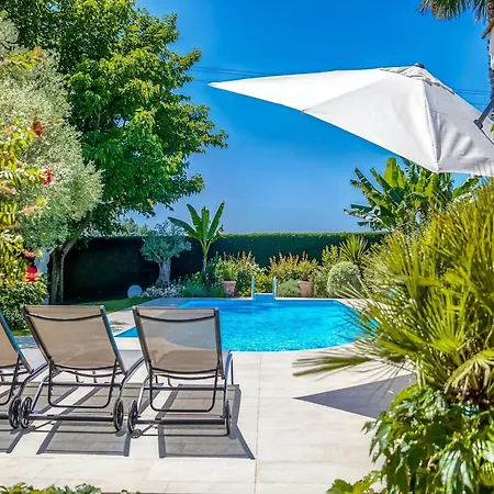 In With Pool, Cleaning Included Сasa de vacaciones Barry-d'Islemade