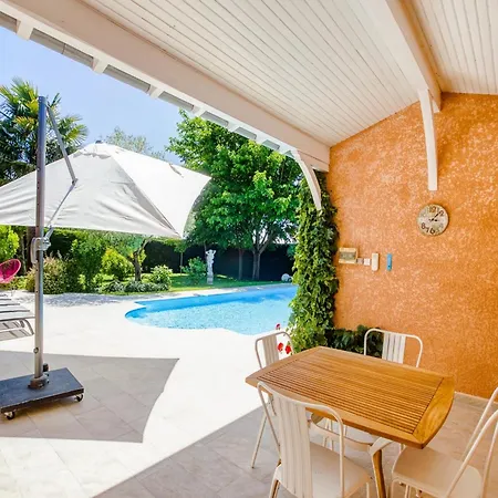 In With Pool, Cleaning Included Сasa de vacaciones